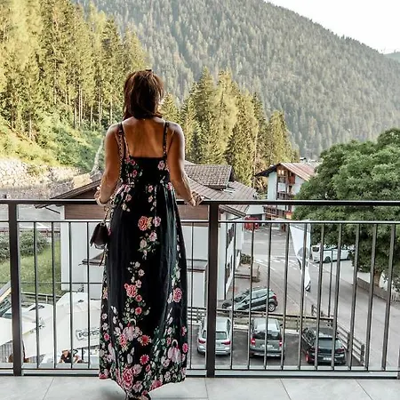 Tyrol Living & Cafe Nova Levante