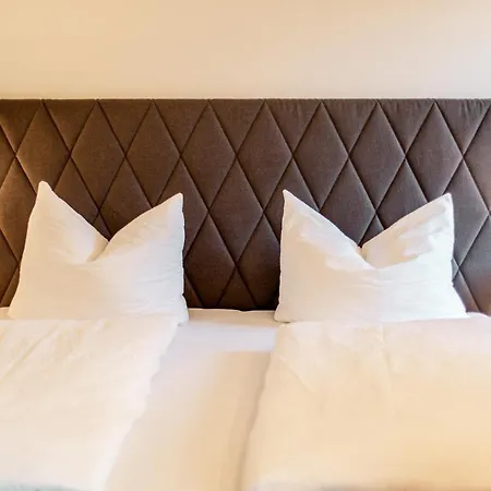 Tyrol Living & Cafe Apartment *