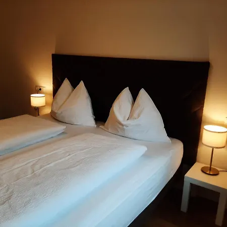 Tyrol Living & Cafe Apartment